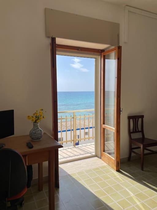Panoramico Appartamento Lido Conchiglie 갈리폴리 외부 사진